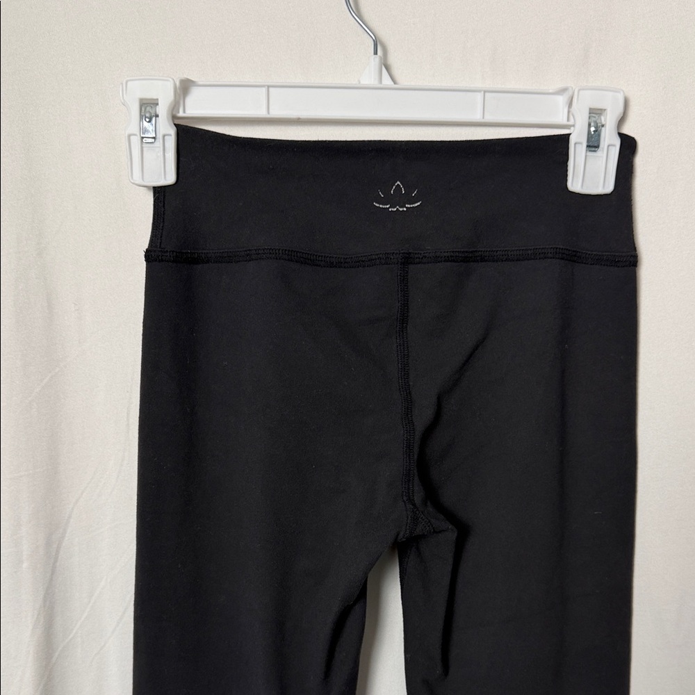 Beyond Yoga Black Mid Rise Leggings Size XS - Picture 5 of 7